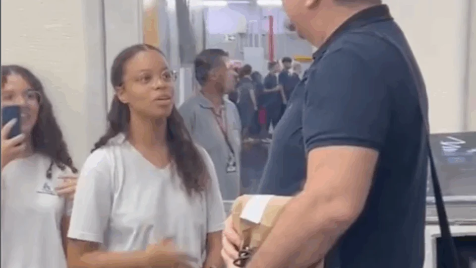 VEJA: Alunos entram em contato com produção e professor acaba em lista de convidados de Andrea Bocelli