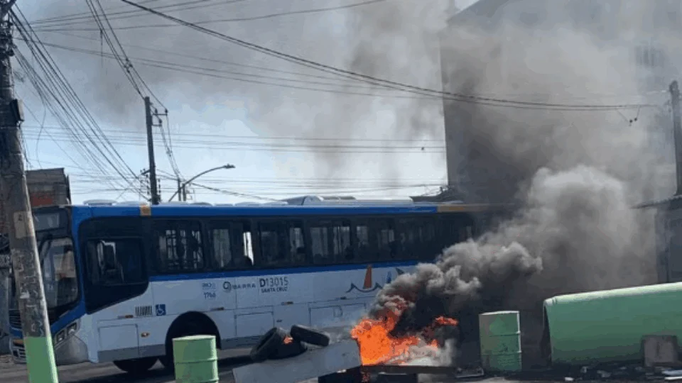 Chefe do tráfico é morto na Zona Norte do Rio, Criminosos fazem barricadas e incendeiam ônibus durante tiroteio
