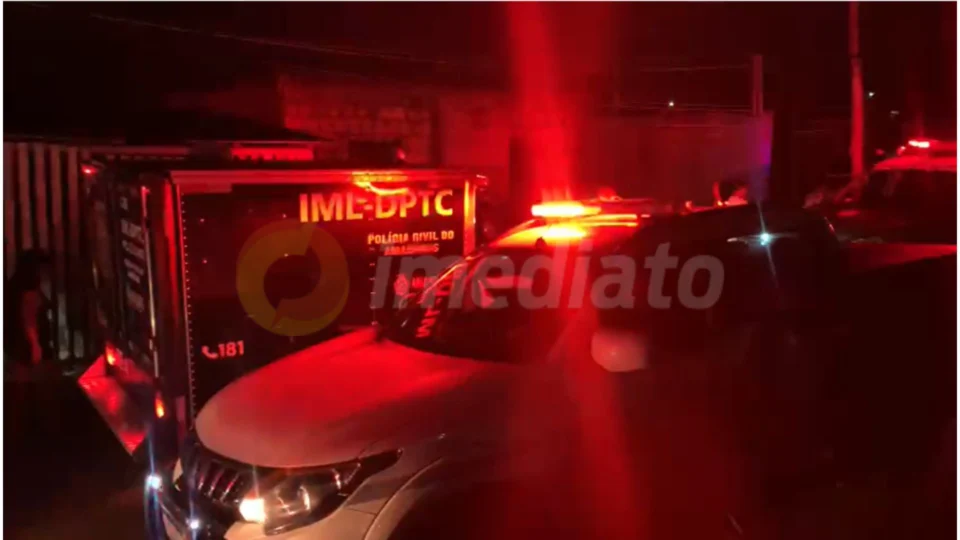 Corpo de homem é encontrado enterrado no bairro do Tarumã