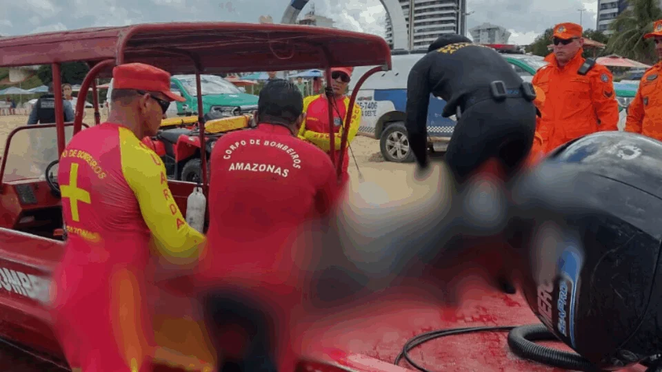 Jovem morre afogado após dar mergulho na praia da Ponta Negra, em Manaus