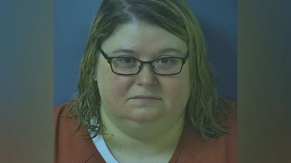 Enfermeira é condenada à prisão perpétua por matar pacientes nos EUA