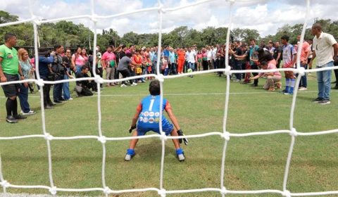 Governador Wilson Lima entrega estádio em Presidente Figueiredo