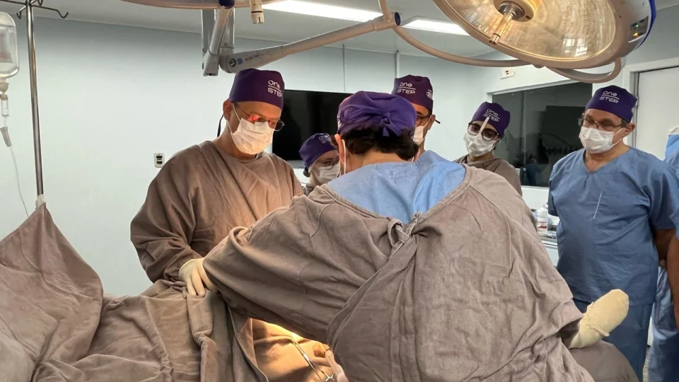 Fundação Hospital Adriano Jorge realiza cirurgia ortopédica com técnica inédita