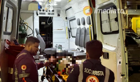 Colisão entre carro e moto deixa motociclista ferido em avenida de Manaus