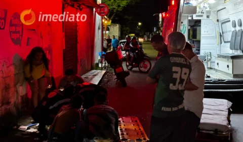 Motociclista fica ferido após colidir com caçamba no bairro Cidade Nova