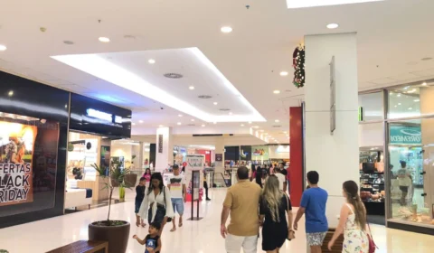 Campanha arrecada livros usados em shopping na zona oeste de Manaus