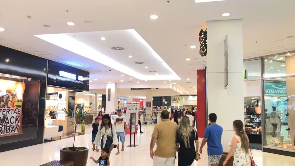 Campanha arrecada livros usados em shopping na zona oeste de Manaus