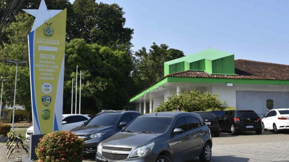 Homem é preso por tentar matar companheira a socos em Manaus