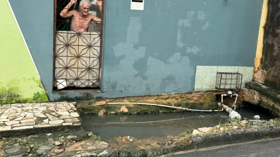Casas correm risco de desabamento no Coroado