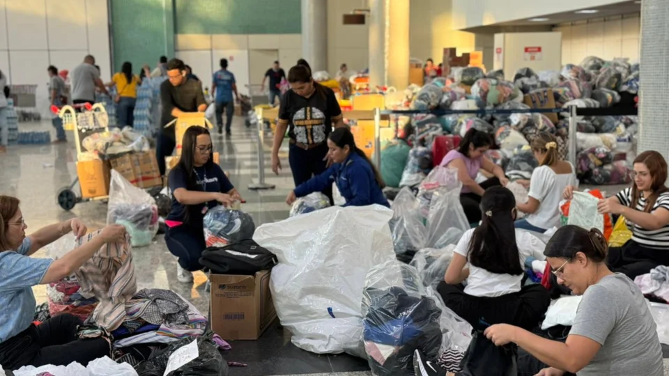 Voluntários no Eduardo Gomes se mobilizam para enviar mantimentos ao Rio Grande do Sul