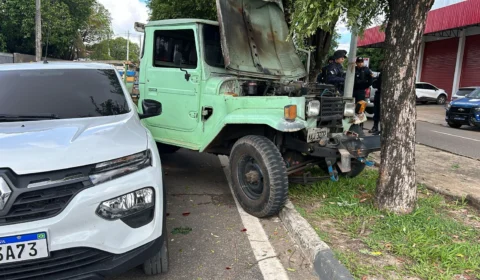Acidente envolvendo uma caminhonete e um carro popular deixa prejuízos materiais em Boa Vista