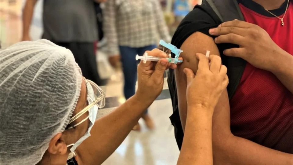 Saúde do Amazonas divulga painel semanal de vacinação da Covid-19