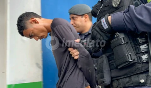 Dupla com faca e arma caseira é presa após tentar assaltar ônibus da linha 640