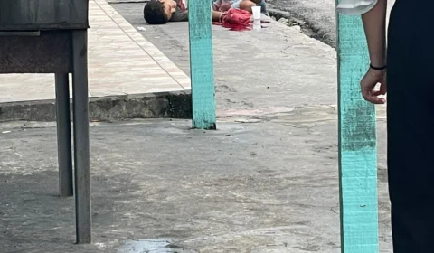 Homem tem dedos decepados por supostamente cometer roubos e furtos em Manaus