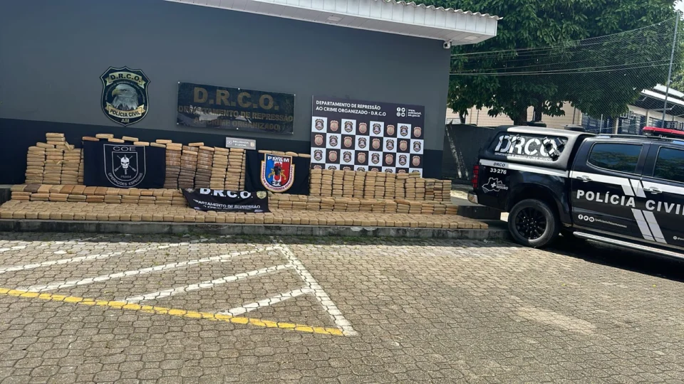 Polícia apreende uma tonelada de maconha em Iranduba