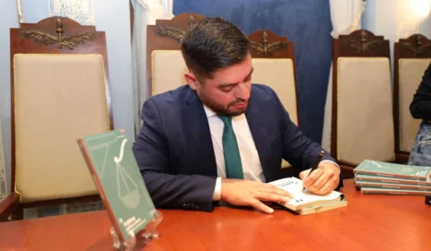 Reitor da UEA publica obra com análises sobre políticas públicas no Brasil e no AM