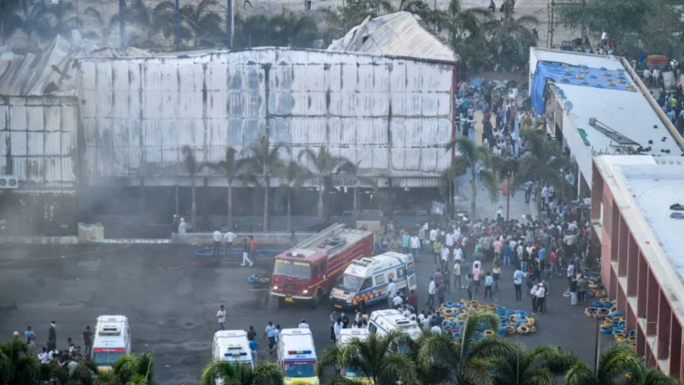Incêndio deixa pelo menos sete bebês mortos e cinco feridos na Índia