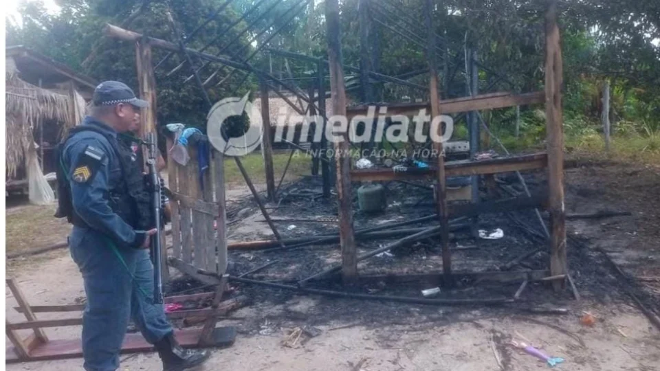 Em Barreirinha, Polícia Cívil do Am prende homem por atear fogo na casa de sua companheira