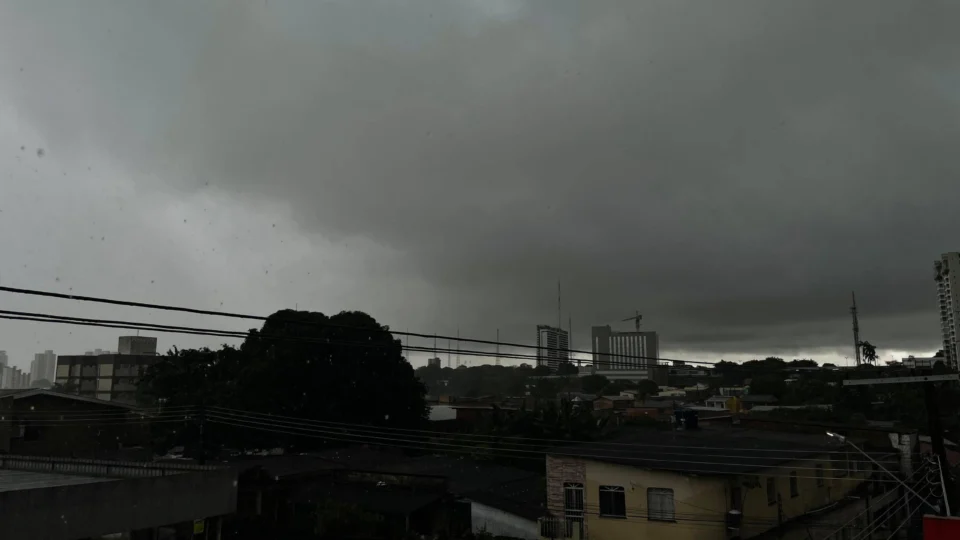 Manaus entra na fase de ‘perigo potencial’ por causa da chuva nesta segunda-feira (27)