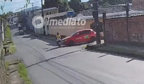 Motociclista e garupa ficam feridos ao serem atingidos por carro em Manaus