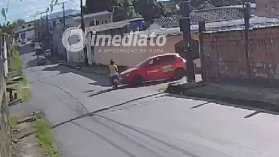 Motociclista e garupa ficam feridos ao serem atingidos por carro em Manaus