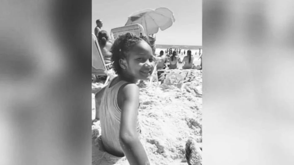 Menina desaparece a caminho de escola e corpo é encontrado no lixo