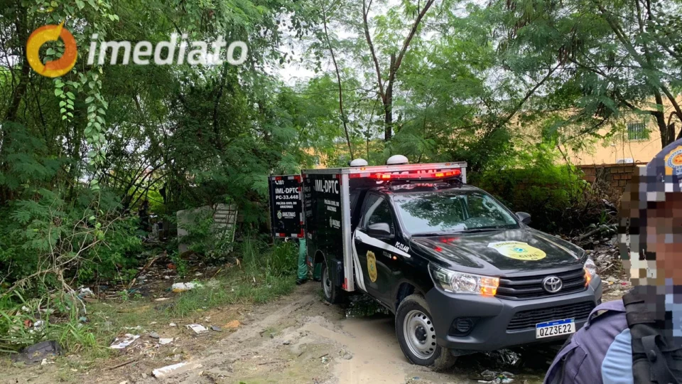 Homem é encontrado morto em terreno baldio no bairro Cidade Nova