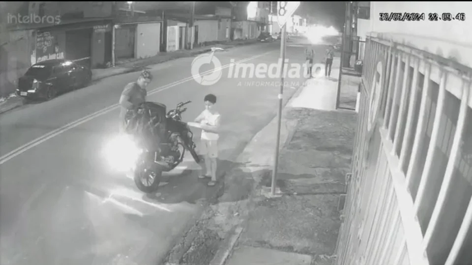 Assaltantes levam moto de entregador na Cachoeirinha