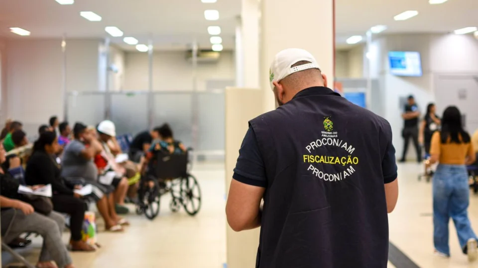 Agências bancárias são autuadas por descumprirem Lei das Filas em Manaus