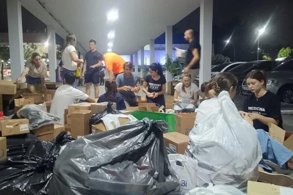 Estudantes de medicina de Florianópolis ajudam nos cuidados das vítimas das chuvas no RS