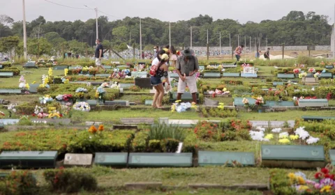 Dia das Mães: mais de 500 mil pessoas devem visitar os cemitérios de Manaus