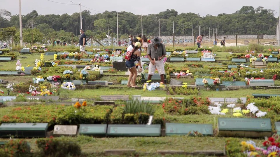 Dia das Mães: mais de 500 mil pessoas devem visitar os cemitérios de Manaus