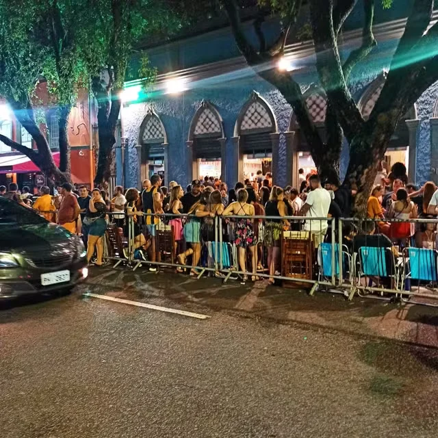 Bares e casas de show são autuados durante fiscalização no Centro de Manaus