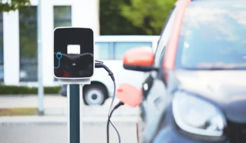 Condomínios podem negar ponto de recarga de carros elétricos saiba o que pode ser feito