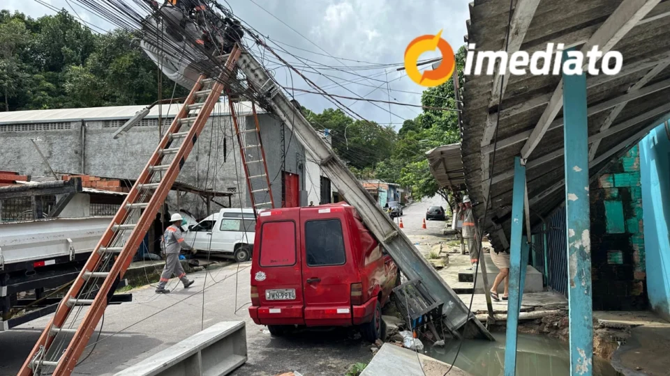 Moradores do Jorge Teixeira enfrentam falta de energia após queda de poste durante chuva forte
