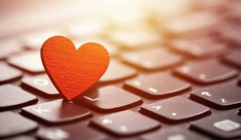 Homem cai em armadilha ao marcar encontro pela internet e tem a moto roubada em Manaus