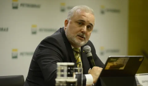 Lula exonera Presidente da Petrobras e coloca petista no lugar