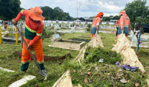Cemitérios são preparados em alusão ao Dia das Mães em Manaus