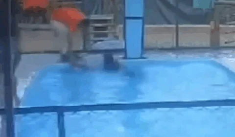 VEJA VÍDEO: mãe tenta afogar várias vezes filha de seis meses em piscina de clube