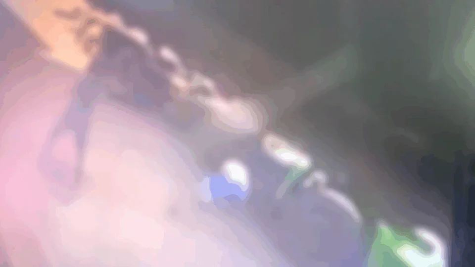 VEJA VÍDEO: mulher é empurrada pela ex-companheira durante briga e esmagada por caminhão