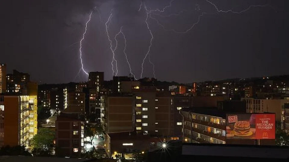 Amazonas e Pará estão em ocorrência de alto índice de raios