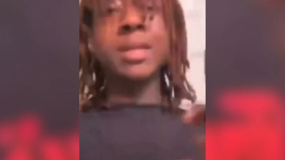 Rapper morre após tiro acidental durante live; veja vídeo