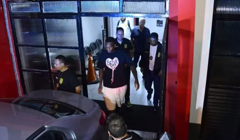 Jogador do Amazonas, Jô, é preso por falta de pagamento de pensão alimentícia antes de jogo da Série B
