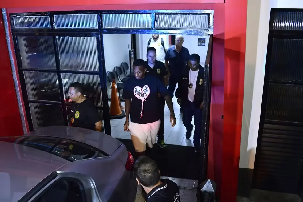 Jogador do Amazonas, Jô, é preso por falta de pagamento de pensão alimentícia antes de jogo da Série B