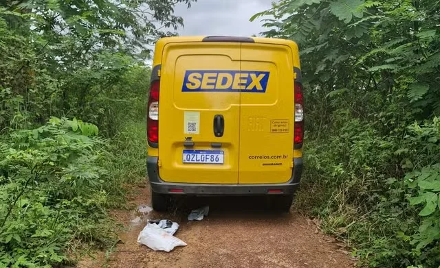 Carteiro é feito refém e tem carga de encomendas roubadas no interior do AM