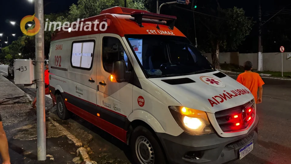 Homem pede ajuda em lanchonete após ser esfaqueado na Avenida Carvalho Leal