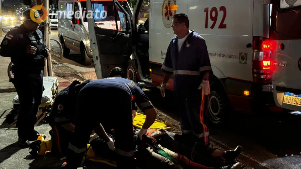 Casal fica gravemente ferido após acidente de moto na Djalma Batista