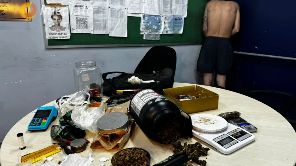 Homem é preso por tráfico de drogas no bairro Nova esperança