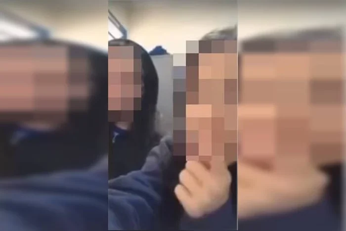 Aluna xinga e grava racismo contra professor: ‘Macaco’