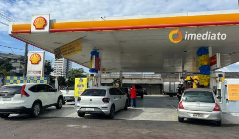 Dia Livre de Impostos fila se forma em posto de gasolina a R$ 5,29
